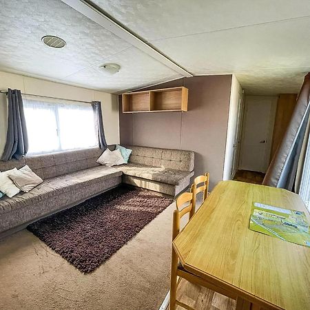 Lovely 8 Berth Caravan For Hire Near Clacton-On-Sea In Essex Ref 28029Dw Hotel Exterior photo