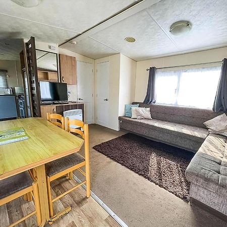 Lovely 8 Berth Caravan For Hire Near Clacton-On-Sea In Essex Ref 28029Dw Hotel Exterior photo