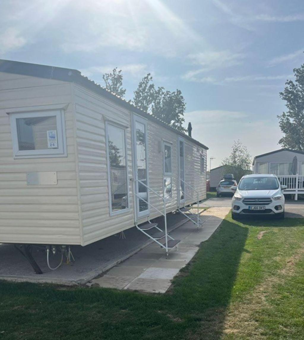 Lovely 8 Berth Caravan For Hire Near Clacton-On-Sea In Essex Ref 28029Dw Hotel Exterior photo