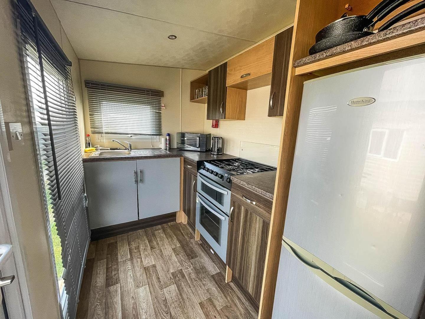 Lovely 8 Berth Caravan For Hire Near Clacton-On-Sea In Essex Ref 28029Dw Hotel Exterior photo