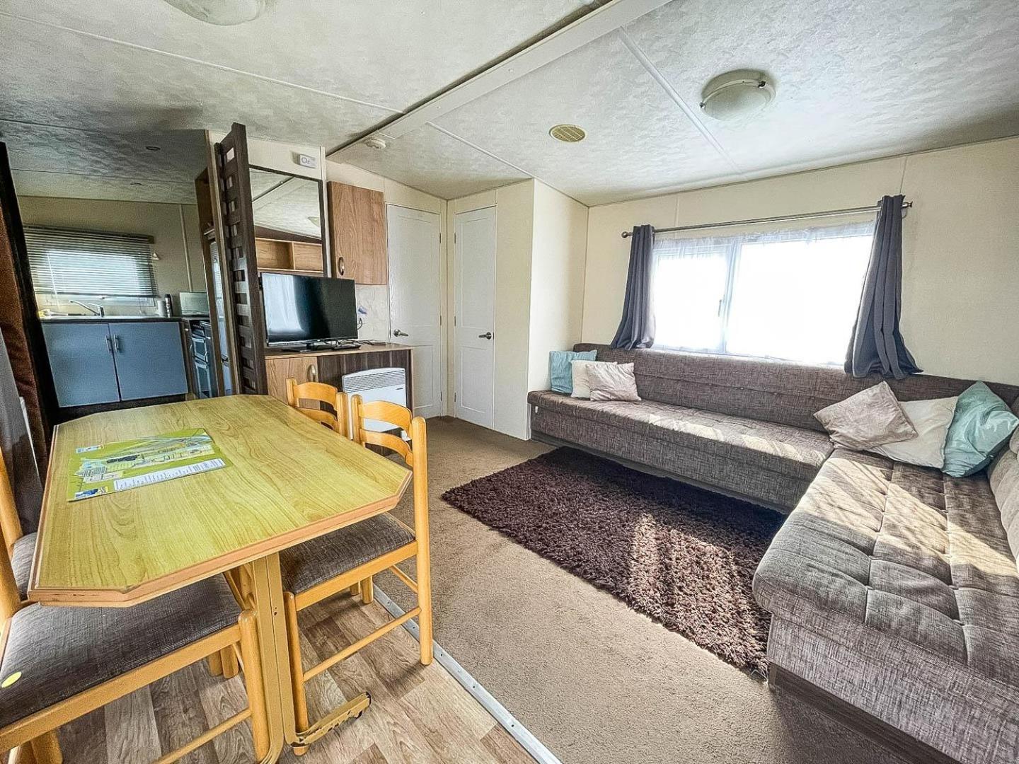 Lovely 8 Berth Caravan For Hire Near Clacton-On-Sea In Essex Ref 28029Dw Hotel Exterior photo